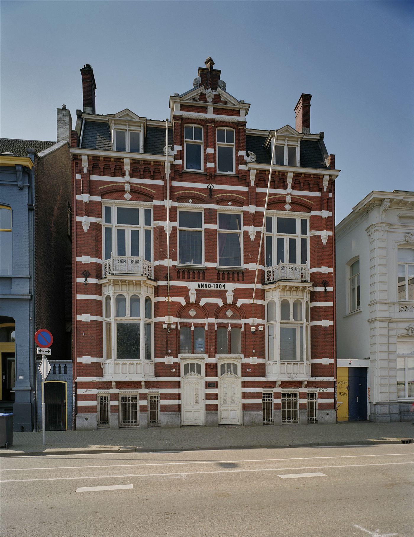 Het pand aan Spoorlaan 330-332 in Tilburg